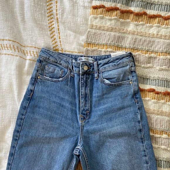 Zara Slim Flare High Rise Jeans - Picture 4 of 6